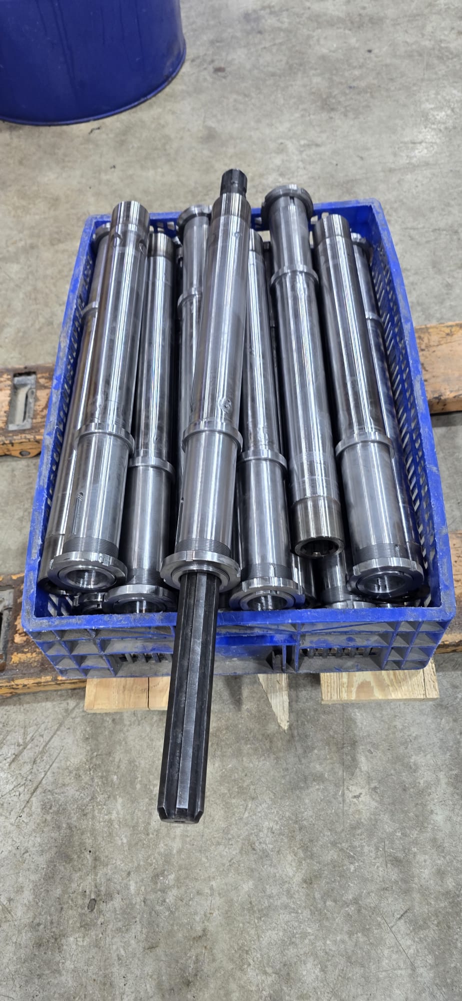 צירים גליליים מבריקים שיוצרו בעיבוד CNC