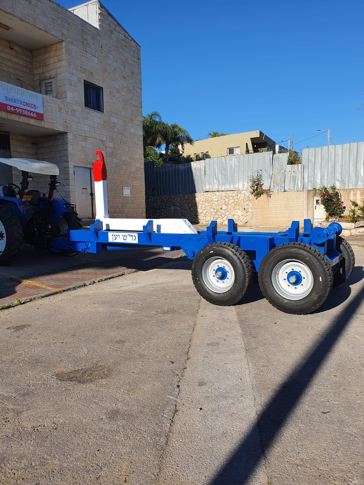 עגלת רמסע 15 טון כחולה בייצור יריב תעשיות